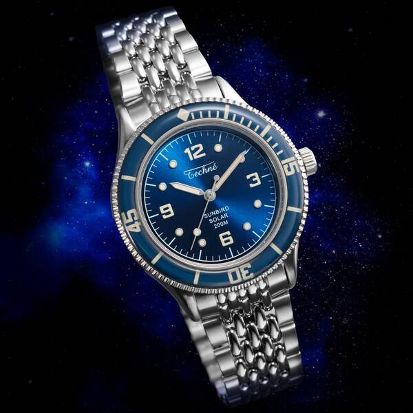 この1本にすべてを。“メテオライト・アベンチュリン×200m防水×ソーラー腕時計”