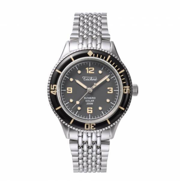 この1本にすべてを。“メテオライト・アベンチュリン×200m防水×ソーラー腕時計”