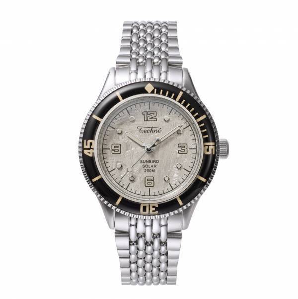 この1本にすべてを。“メテオライト・アベンチュリン×200m防水×ソーラー腕時計”