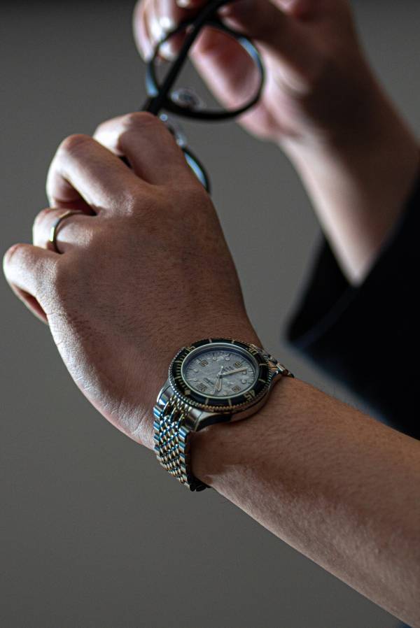 この1本にすべてを。“メテオライト・アベンチュリン×200m防水×ソーラー腕時計”