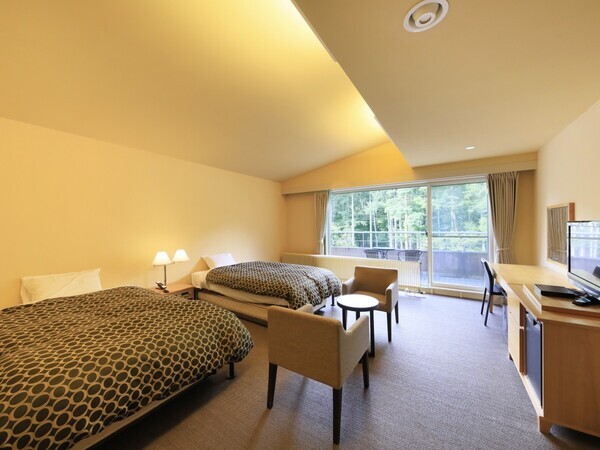 【開業5周年記念】蓼科の“愛犬と泊まれるホテル”が5大特典付プラン販売　お食事無料アップグレードや愛犬用おやつも｜2025年7月～