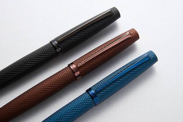 丸善・ジュンク堂書店全国29店舗で8月1日（金）より「DIPLOMAT」の万年筆「VIPER」が展開開始！「発想する文房具2025」コラボ企画