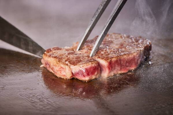 沖縄・瀬長島ホテル│沖縄県産黒毛和牛とイセエビの鉄板焼きが楽しめるランチビュッフェが8月よりスタート