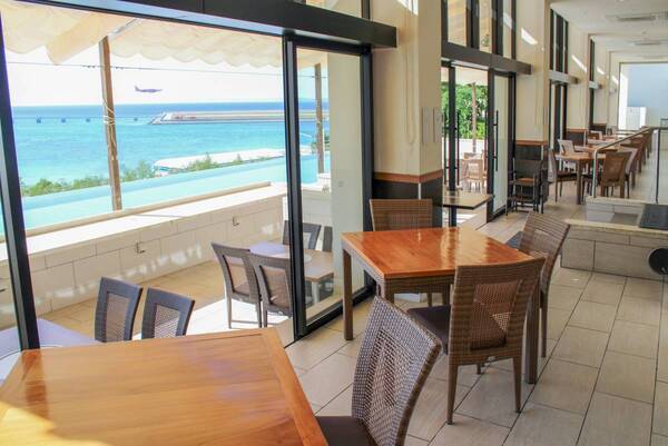 沖縄・瀬長島ホテル│沖縄県産黒毛和牛とイセエビの鉄板焼きが楽しめるランチビュッフェが8月よりスタート