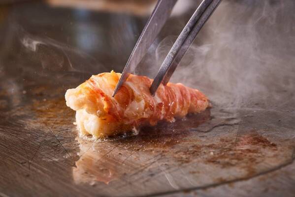 沖縄・瀬長島ホテル│沖縄県産黒毛和牛とイセエビの鉄板焼きが楽しめるランチビュッフェが8月よりスタート