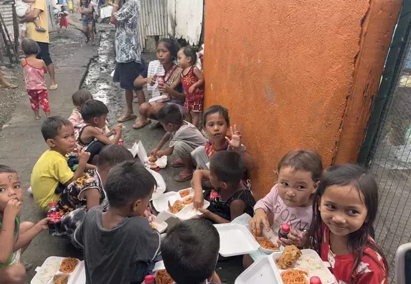 QQEnglish　社会貢献活動を支援する「Lesson for Smile Project」始動 | 英会話1レッスンが、セブ島の子どもたちの食事に