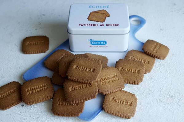 エシレ・パティスリー オ ブールが贈る バレンタイン＆ホワイトデー  ”avec l’amour（愛とともに）”のメッセージをそえて エシレの焼菓子を！ 期間中は限定デザインのタグやショッパーが登場 2025年2月1日（土）～2025年3月中旬