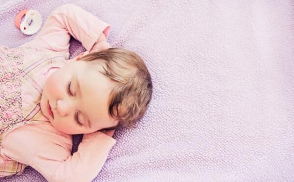最適な睡眠時間を決めるのは、遺伝か？　環境か？