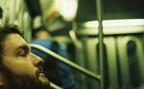 通勤中の異常な眠気　防ぐコツは夜のメラトニンを増やす光にあり