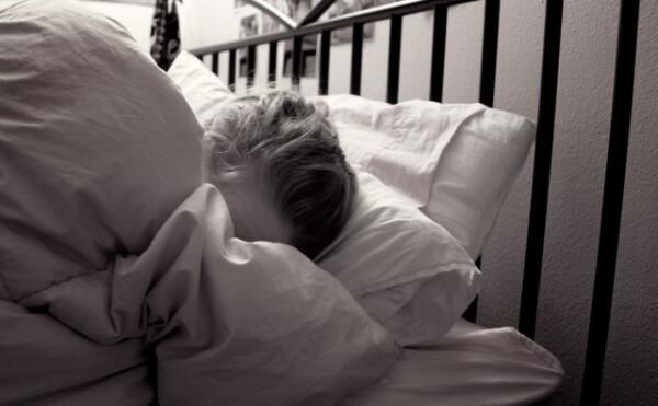 睡眠で回復しないときは要注意！ 慢性疲労症候群の実態に迫る