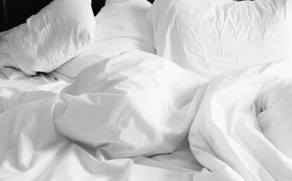 北枕で寝ることにはメリットがいっぱい 枕の方角がもたらす効果 ウーマンエキサイト 1 3