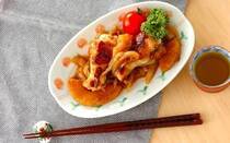 物価高が続く今、毎日の時短と節約は大きな課題です。「下味冷凍」なら、肉や魚に下味をつけたまま冷凍することで、特売品のまとめ買いが可能になり、調理時間も大幅に短縮できます。今回は、下味冷凍のメリットと、毎日の献立に役立つおすすめレシピ7選をご紹介します！