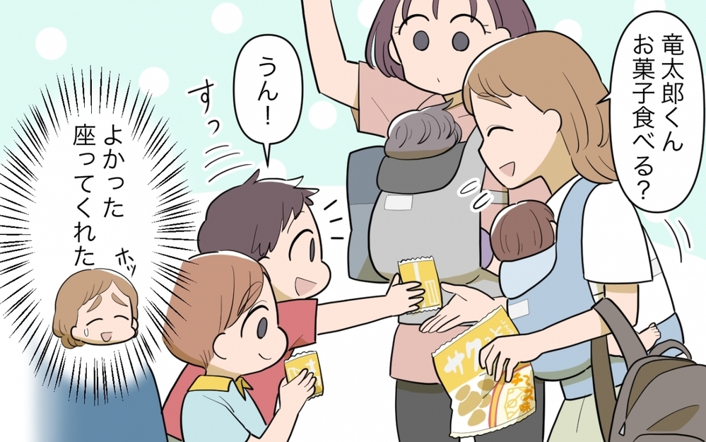 「電車でお菓子こぼしちゃダメ？細かいこと言わないでよ〜」子どもを注意しないママ友にモヤる