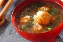 寒い季節はもちろん、体調管理にも頼りになるショウガ。香り豊かで体を内側から温めてくれるうえ、毎日の料理にも取り入れやすいのが魅力ですね。今回は、忙しい日でもサッと作れて満足感たっぷりの人気レシピランキングTOP3をご紹介します。