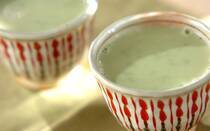 「飲む点滴」として注目される甘酒。独特の風味が苦手な方も、身近な食材と合わせるだけで驚くほど飲みやすくなります。今回は、子どものおやつや忙しい朝にぴったりの甘酒レシピ5選をご紹介。栄養たっぷりの発酵パワーを、家族みんなでおいしく取り入れましょう。