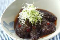 和・洋・中どんな料理にも使える万能野菜 「ナス」 。買いすぎて困ったときも、副菜からメインまでバリエーション豊富に楽しめるのが魅力です。今回はE・レシピで人気の ナスの大量消費レシピTOP8 をランキング形式でご紹介します。ぜひ参考にしてみ