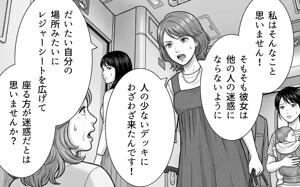 「暑いったらありゃしない」新幹線のデッキにレジャーシートを敷いて座り込むおばさん…注意した車掌への開き直り発言が衝撃過ぎた