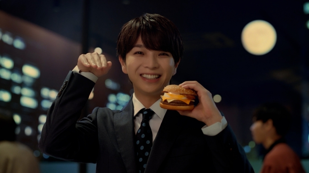 M!LK塩﨑太智さんがマクドナルドCM初出演！ 35周年をむかえた「月見バーガー」の新シリーズが登場【編集部の「これ、気になる！」  Vol.203】