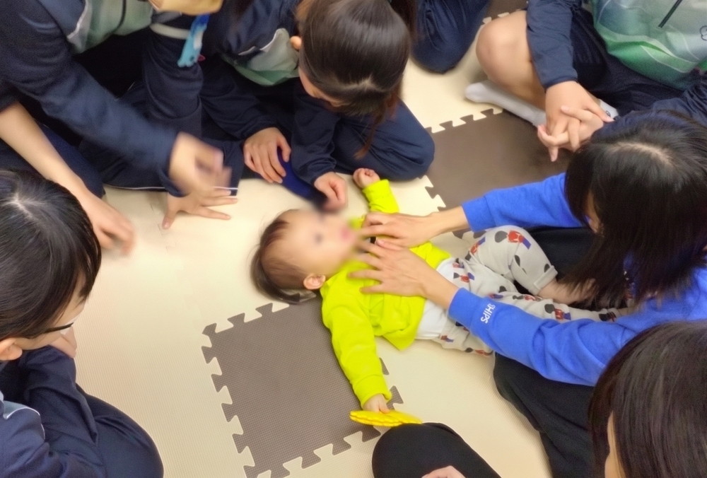 【世田谷区】赤ちゃんを抱っこした中学生の意外な感想とは？ 「赤ちゃんとのふれあい体験」がもたらす大切なこと