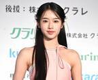 藤岡弘、の次女・天翔天音、“絶対領域”まぶしい超ミニ美脚　『ViVi』で爽やか春コーデ