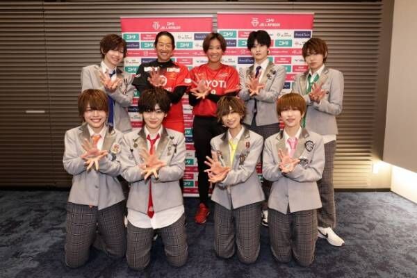 『ニトリ JD.LEAGUE2024公式応援団』に就任した風男塾。上野由岐子選手、後藤希友選手とともに。