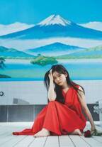 櫻坂46新センター山下瞳月『週プレ』1年ぶりグラビア　真っ赤なドレスまとい銭湯で美しく