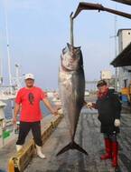 福田こうへい、130キロ大間のマグロ釣り上げる　一本釣りに成功に「感謝の言葉しかない」