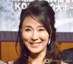 64歳・浅野ゆう子、“超ミニ丈”で圧巻の太もも美脚「これ、今ですか!?かっこよすぎる」「歳を重ねて益々素敵」