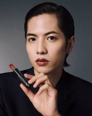 メイクアップアーティストブランド「NARS」の「Friend of NARS」に就任した志尊淳