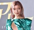 ローラ、身長＆体重を公表　スタイリッシュな秋の装いに「カッコいい」「スタイル抜群」