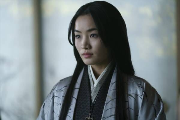 ドラマ『SHOGUN 将軍』で「第76回エミー賞」主演女優賞を受賞したアンナ・サワイ（戸田鞠子役）（C）2024 Disney and its related entitiesCourtesy of FX Networks