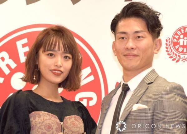 （左から）近藤千尋、ジャングルポケット・太田博久 （C）ORICON NewS inc.