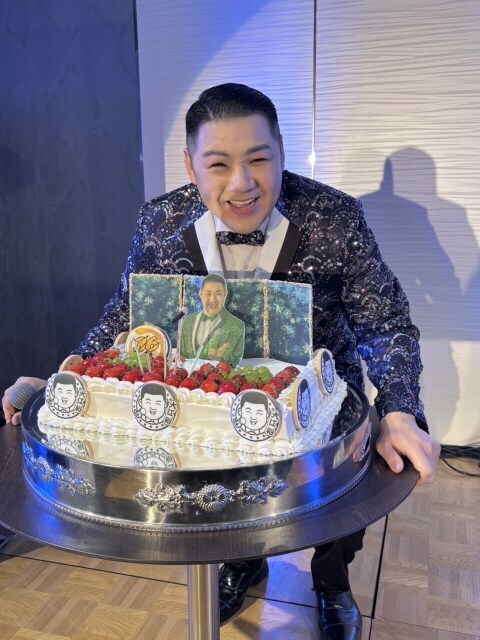 大江裕、故郷・岸和田で誕生日ディナーショー開催　祖父母の登場とサプライズに涙