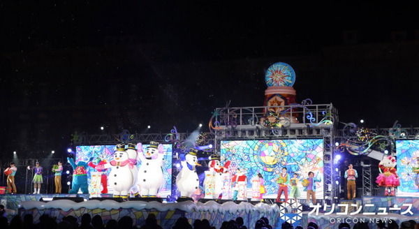 USJ、新たなナイト・ショー初公開　ハローキティ＆スヌーピーらがクリスマス祝福