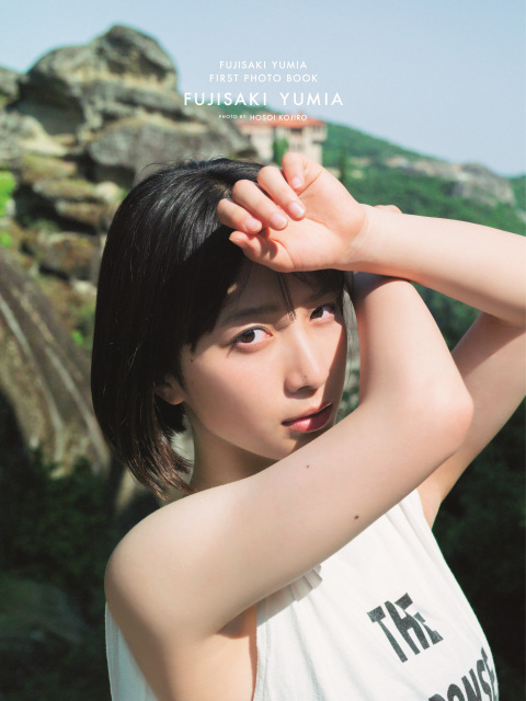 Netflix『イクサガミ』で話題の17歳・藤崎ゆみあ、初の写真集で見せた“大人の表情”　表紙カットが決定