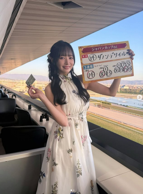 岡田紗佳、ボディラインあらわな衣装で魅了　美ワキにも反響「美しくて…」