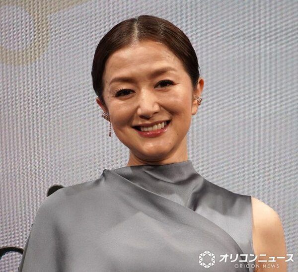 鈴木京香「時間の大切さ強く感じている」　休養期間経て思い 「時の人」賞受賞
