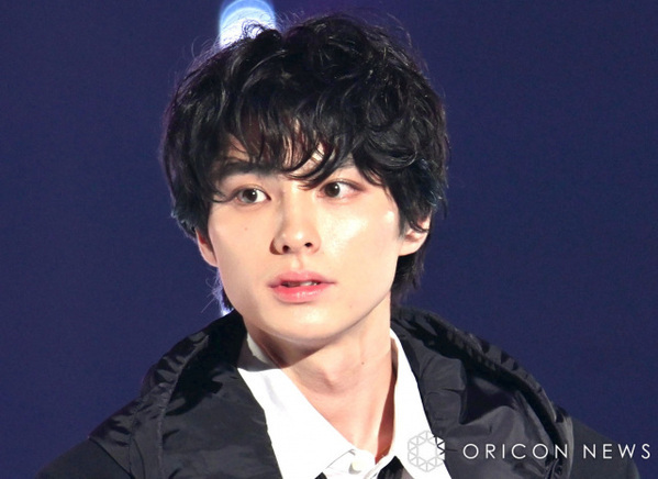 本田響矢、親子役で共演の市村正親＆松雪泰子との“家族写真”披露「幸せ溢れる写真」「素敵な親子でした」