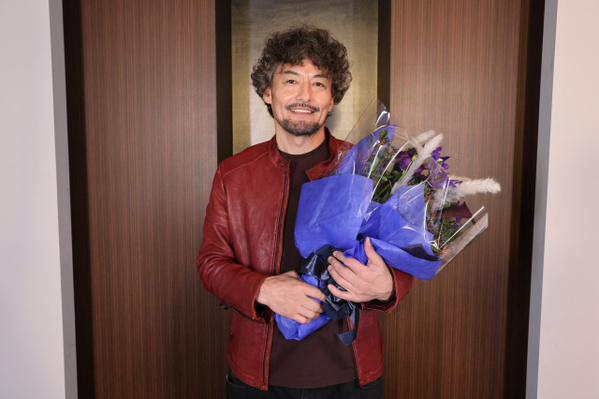 “週刊誌記者”山口馬木也、『ESCAPE』クランクアップ　“かなり嫌われた”が満足「役者冥利に尽きる」