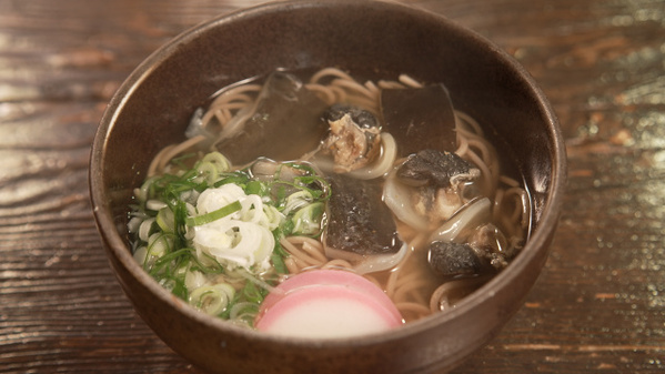 ドランクドラゴン塚地、財前直見と大分の“立ち食いそば”へ　衝撃の『すっぽんぽんそば』とは？