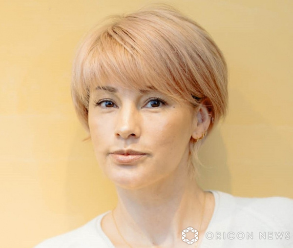 梅宮アンナ、父・辰夫さんの命日に“家族”の思い出ショットを公開　幼少期の貴重な姿も