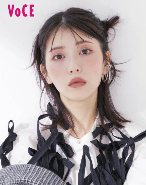浜辺美波、3つの”春顔”見せる　『VOCE』最新メイクルックに感動
