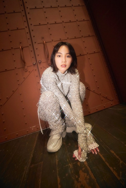 のん、ボディにぴったりフィット衣装姿…「色気が半端ない」「素敵なクリスマスプレゼント、ありがとう！」