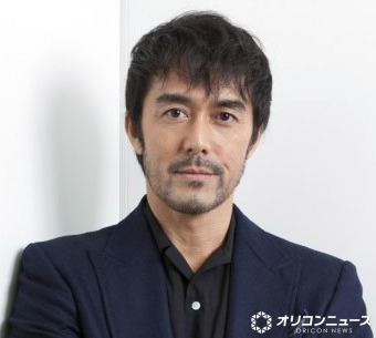 阿部寛、36年ぶりにメンズノンノ登場　鈴鹿央士との表紙に反響「かっこよすぎます」「永久保存版」