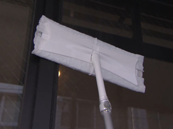 “大掃除やった感”を味わう方法、テレビで紹介　網戸にはクイックルワイパー、窓ガラスには食器用洗剤