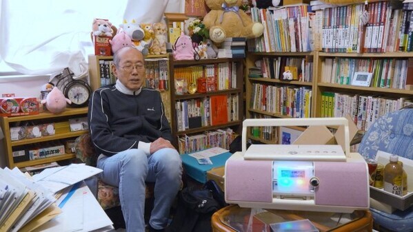 『夜ふかし』“桐谷さん”、年末大掃除に密着　秘蔵コレクション、過去にまつわるカセットテープ登場