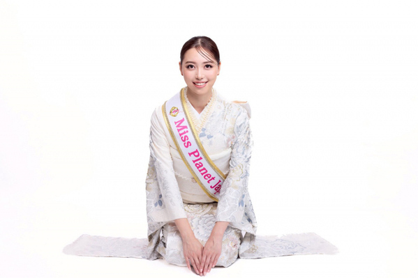 「ミス・プラネット・ジャパン2025」グランプリ・杉山佳穂、振袖姿で新年の挨拶　2026年への決意と世界大会へのさらなる挑戦