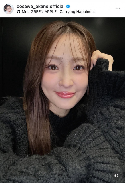 “急な美人化”話題の大沢あかね、妖艶ドレス姿に「これ、マジであかねさん？」「色気すごい」「薬屋のひとりごとに上級妃で出てきそう」と反響続々