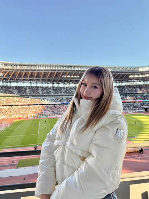 「16歳に見えない！」国立に現れたハーフ美女に注目　高校サッカー決勝を現地観戦「次の応援マネージャー」の声も