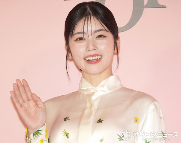 小芝風花、ハッピーオーラあふれるワンピース姿　現在は編み物に夢中